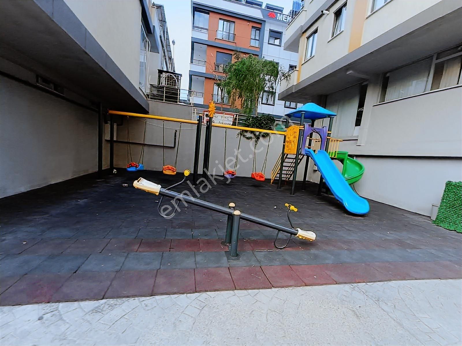 Ümraniye Merkez'de Çarşı Metroya Komşu Site İçinde Satılık - Görsel 14