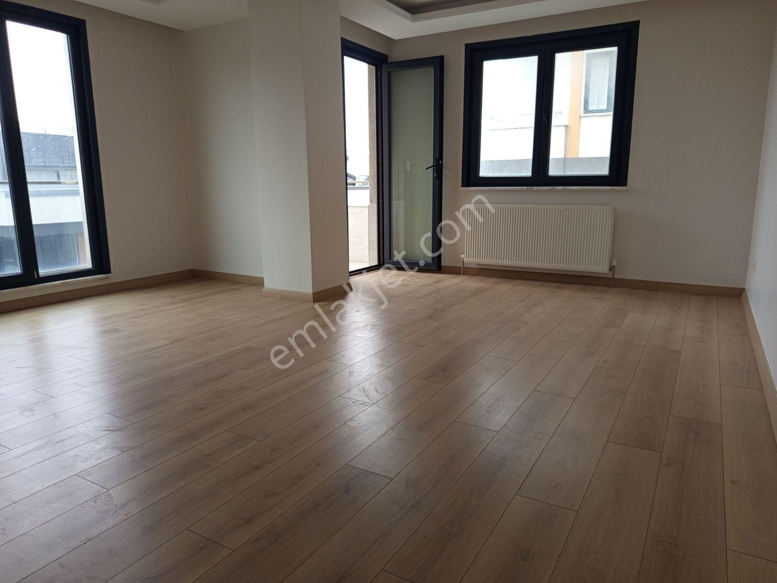 Ümraniye Merkez'de Çarşı Metroya Komşu Site İçinde Satılık - Görsel 18