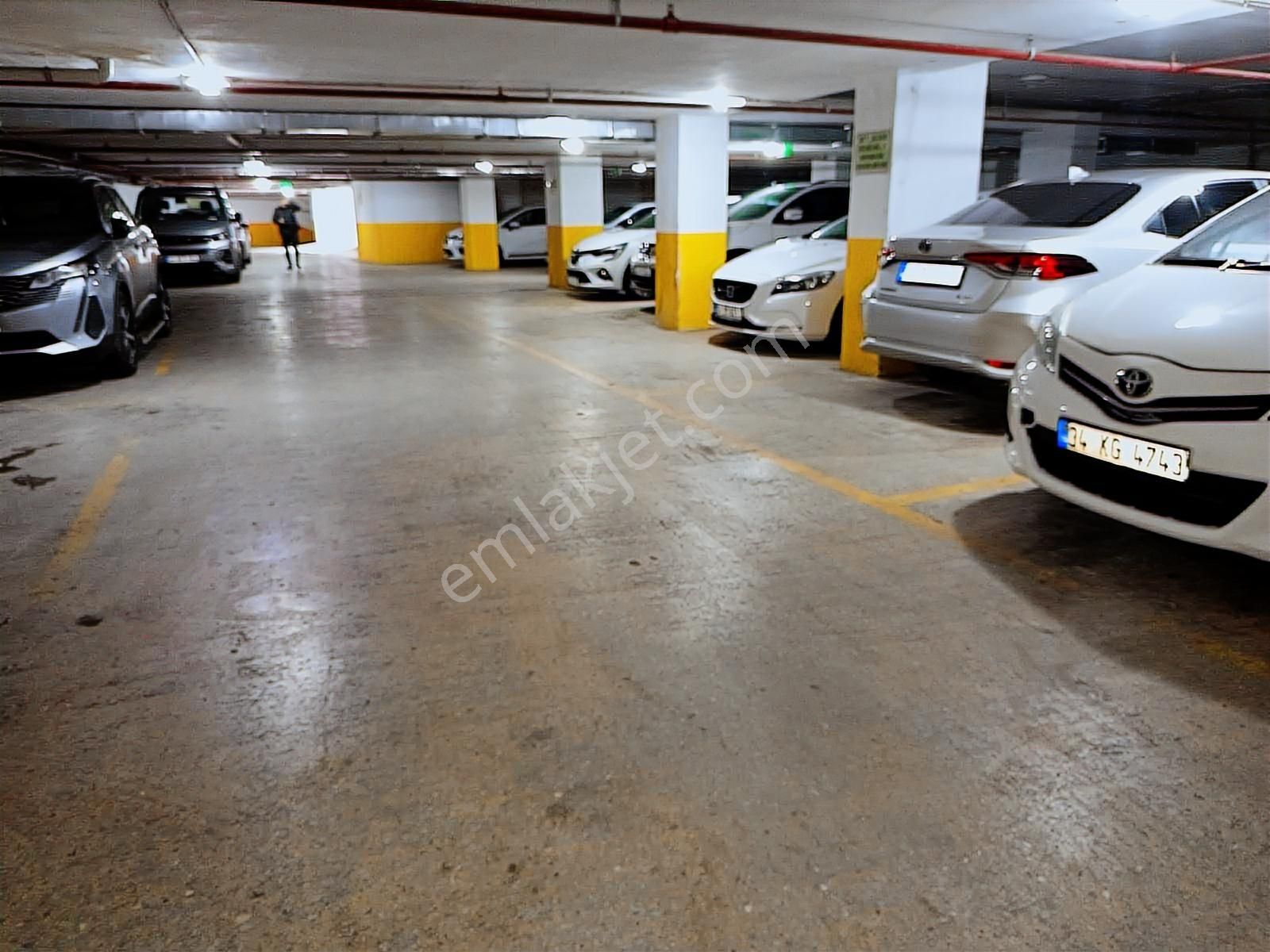 Ümraniye Merkez'de Çarşı Metroya Komşu Site İçinde Satılık - Görsel 2