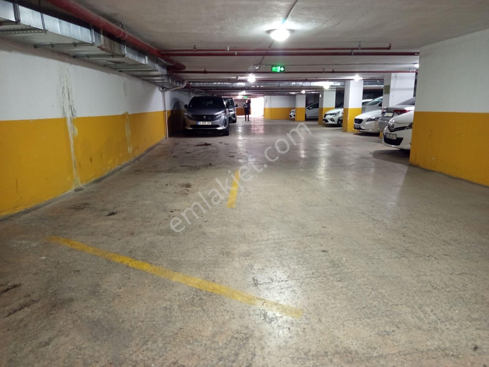 Ümraniye Merkez'de Çarşı Metroya Komşu Site İçinde Satılık - Görsel 17