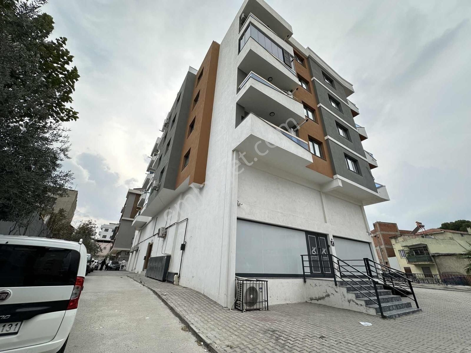 Güler'den Bornova Doğanlarda Asansörlü Lüks Daire