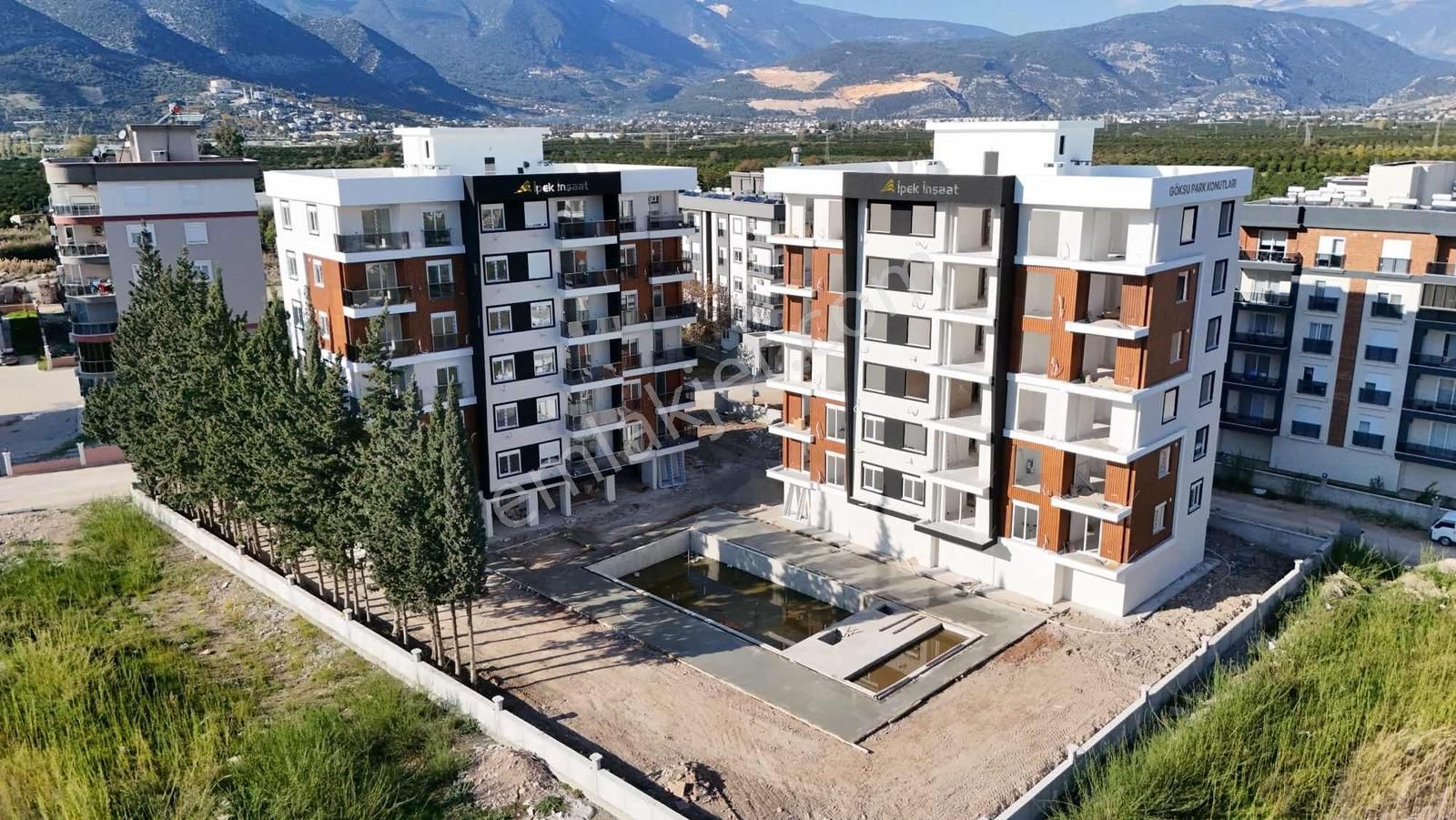 Ana Yol Kenarında Havuzlu Site İçi 1+1 Lüks Satılık 2.kat Daire - Görsel 3