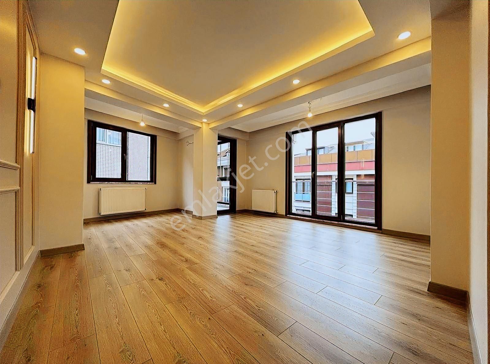 _ala_küçükyalı Merkez'de Ön Cephe Lüx Yapılı 3+1 Daire