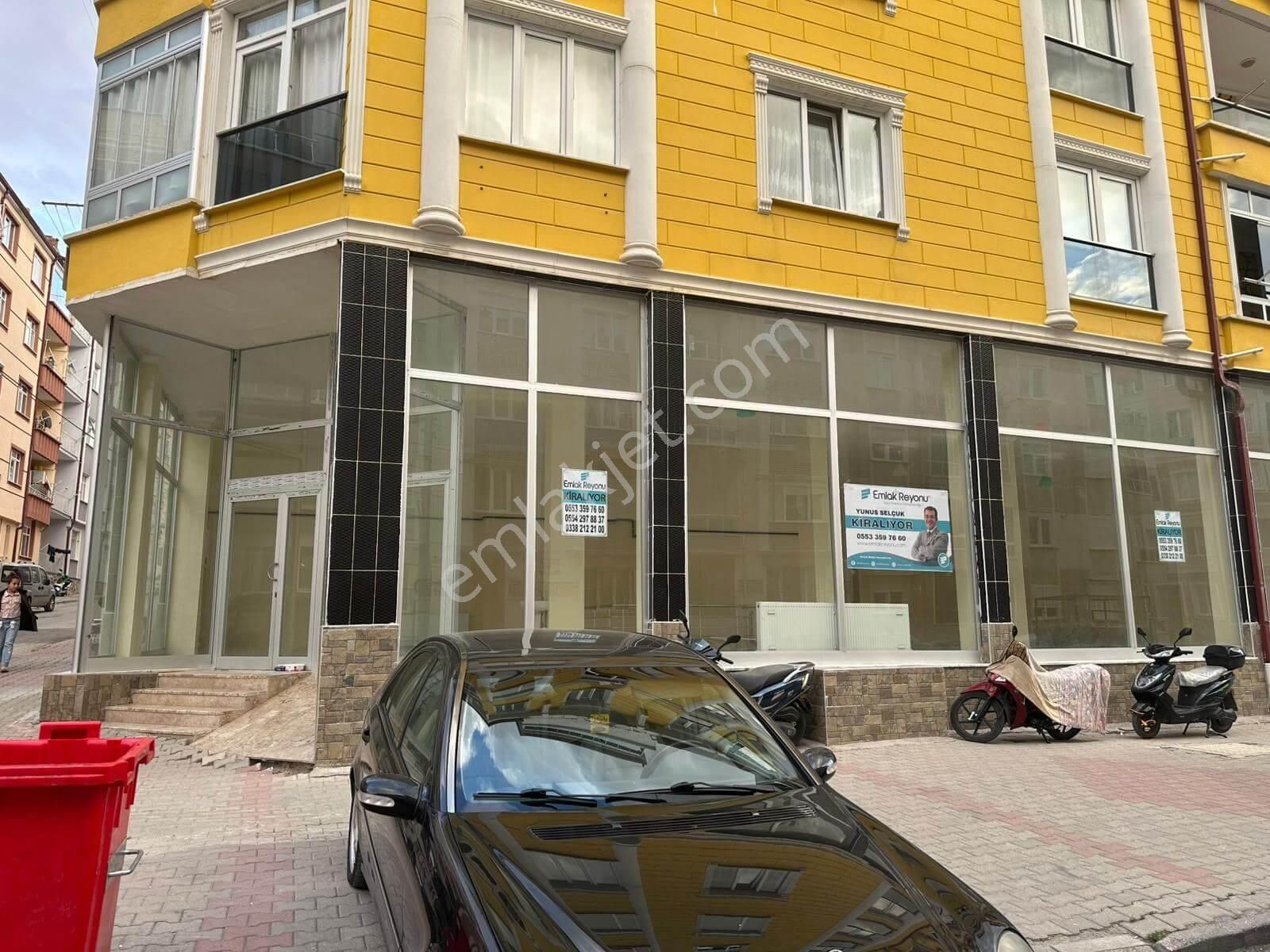 Mahmudiye Mah.de 458m² Tabela Değ. Yüksek 2 Cephe Kiralık Dükkan