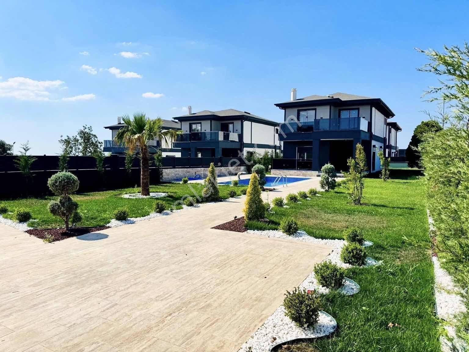꧂havuzlu 600m2 Müstakil Şık Tasarıma Sahip Villa *(-_-)*