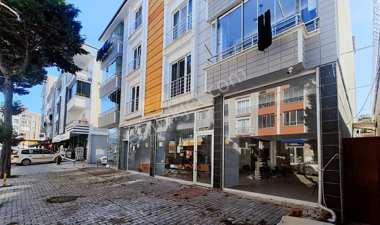 Edis Emlaktan Yakakent Merkezde Kiralık 280 M2 Dükkan - Görsel 5