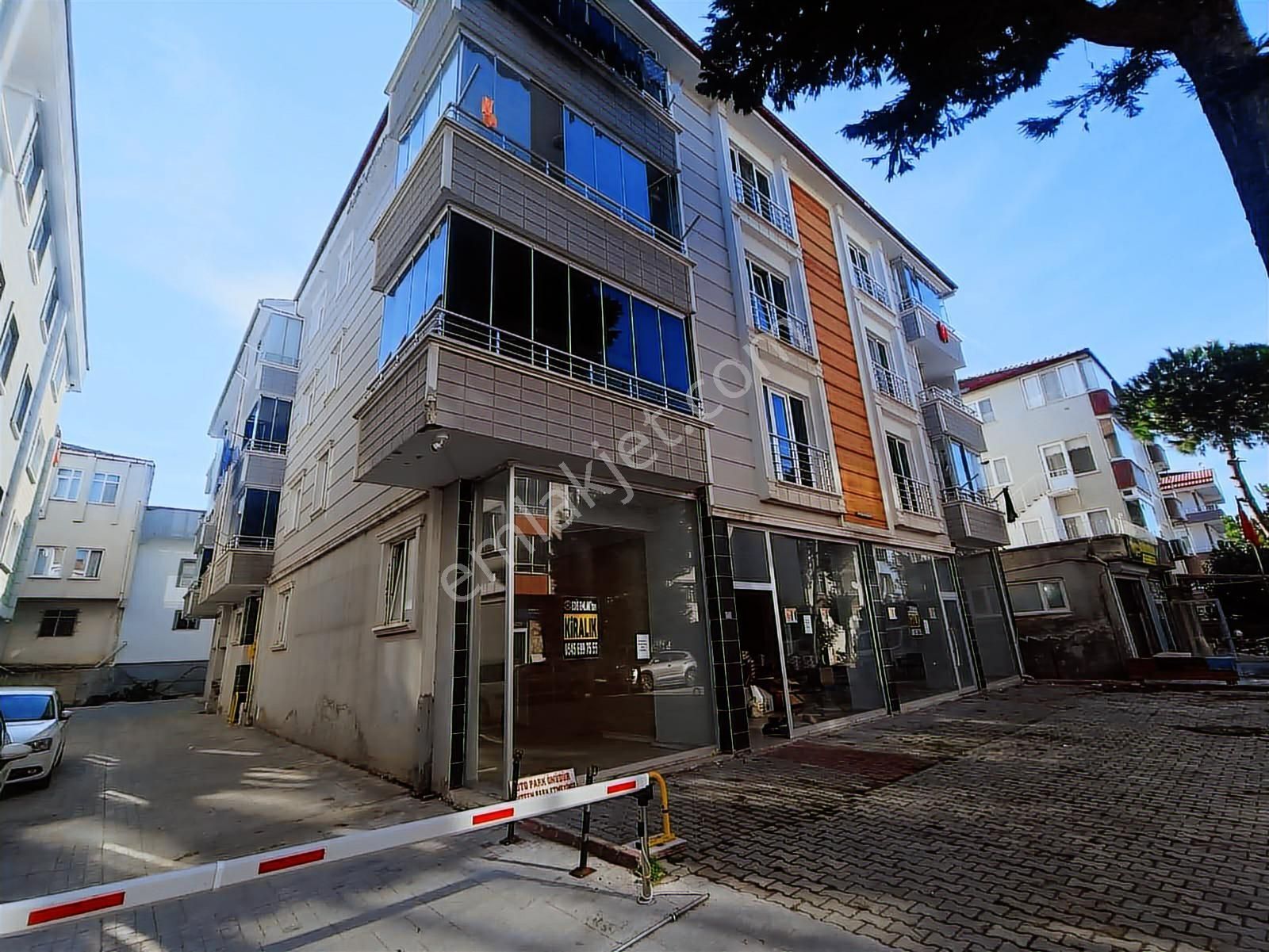 Edis Emlaktan Yakakent Merkezde Kiralık 280 M2 Dükkan - Görsel 12