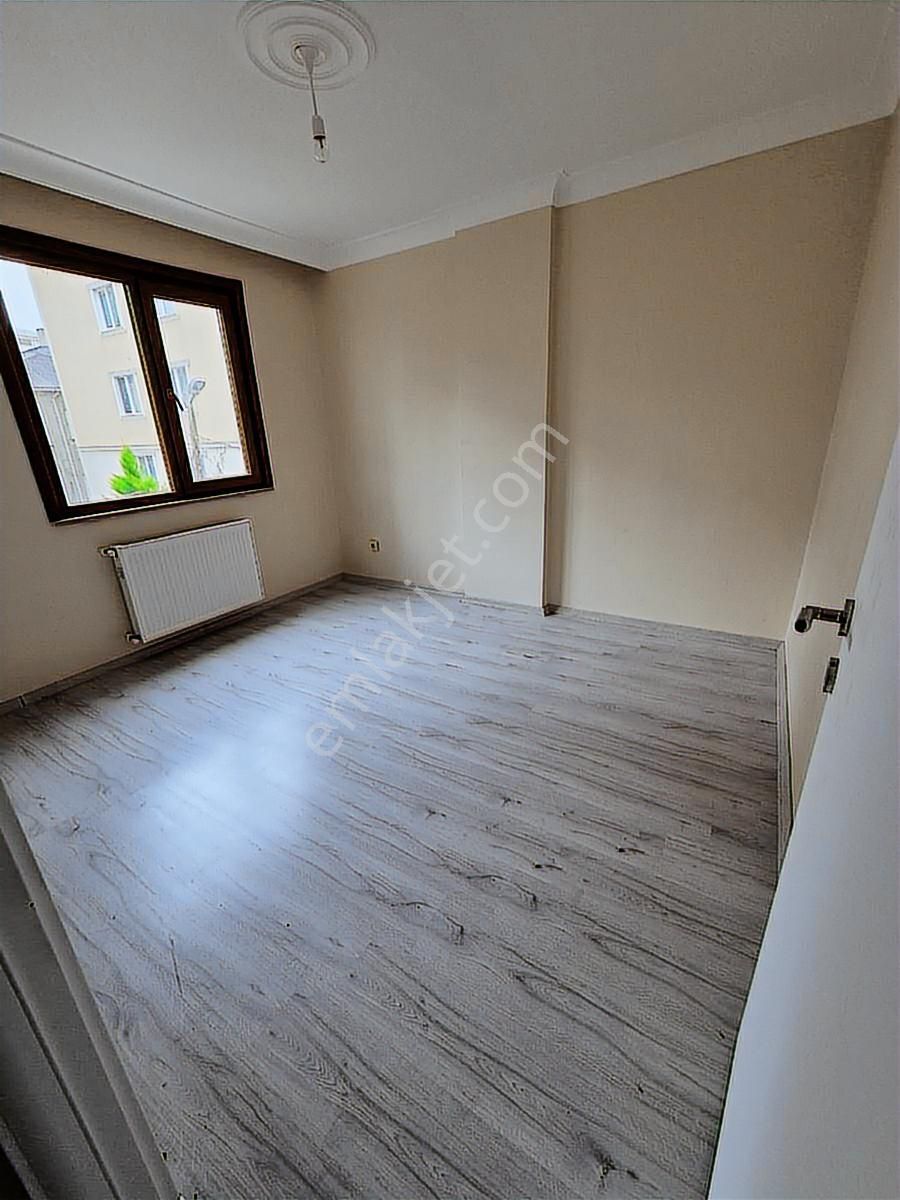 Taşdelen Sultançiftligi Ara Kat Kiralık Balkonlu 2+1 - Görsel 2