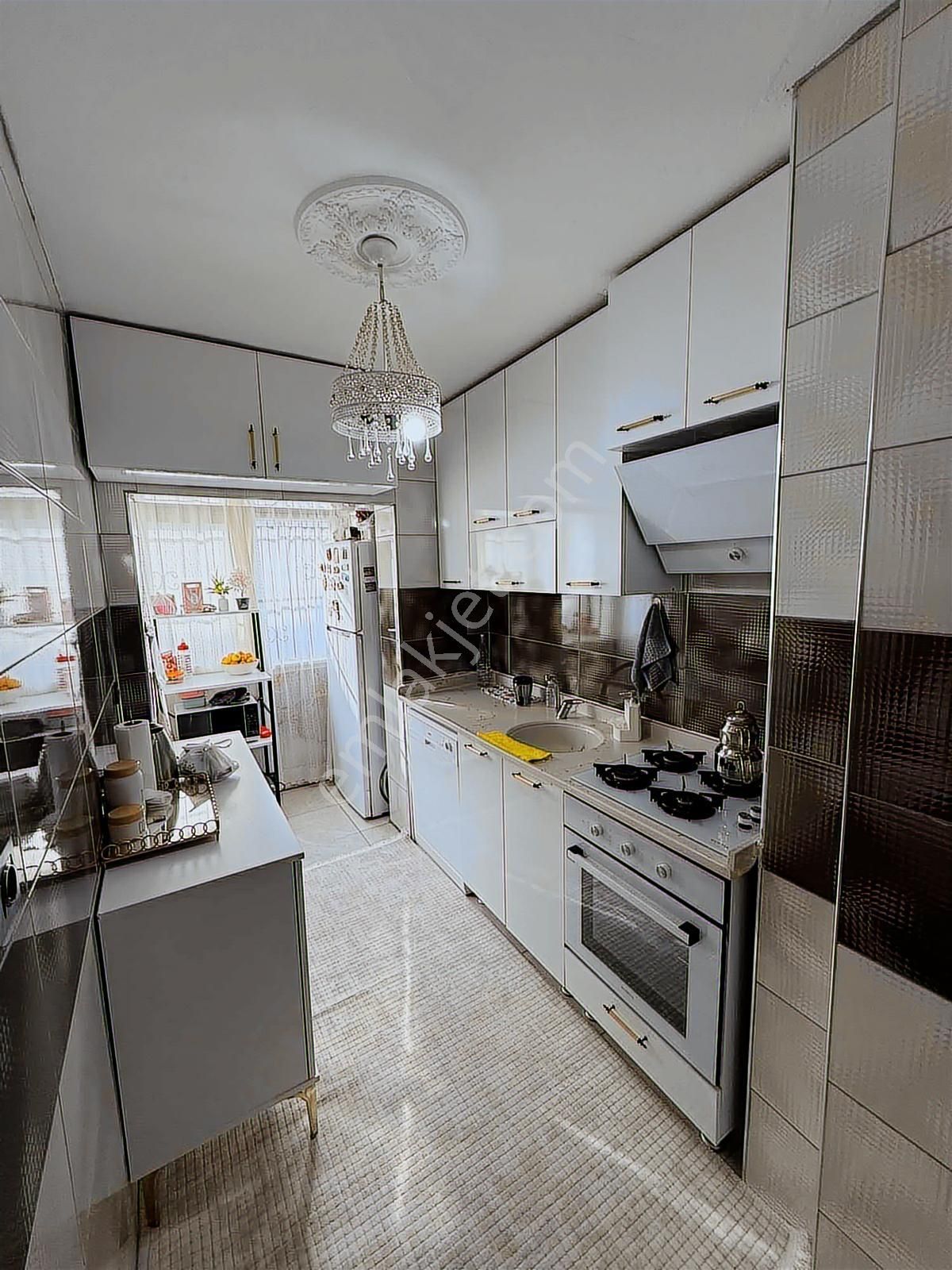 Lavinia'dan Bahçelievler'de 2+1 K.mutfak Satılık Daire