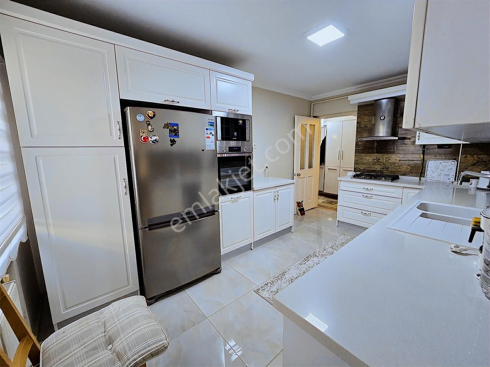 Remax Arma'dan Seyfidemirsoy Hastane Yakını 2+1 130 M2 Eşyalı