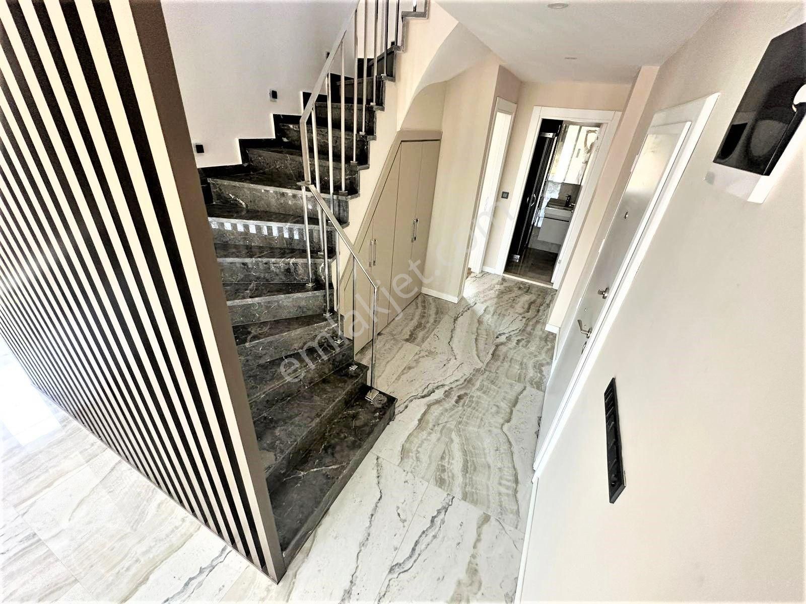 Burhaniye Pelitköy'de Aygülden Sıfır Tam Bağımsız Huzur Ve Konfora Adım Atacağınız Satılık 4+1 Villa - Görsel 14