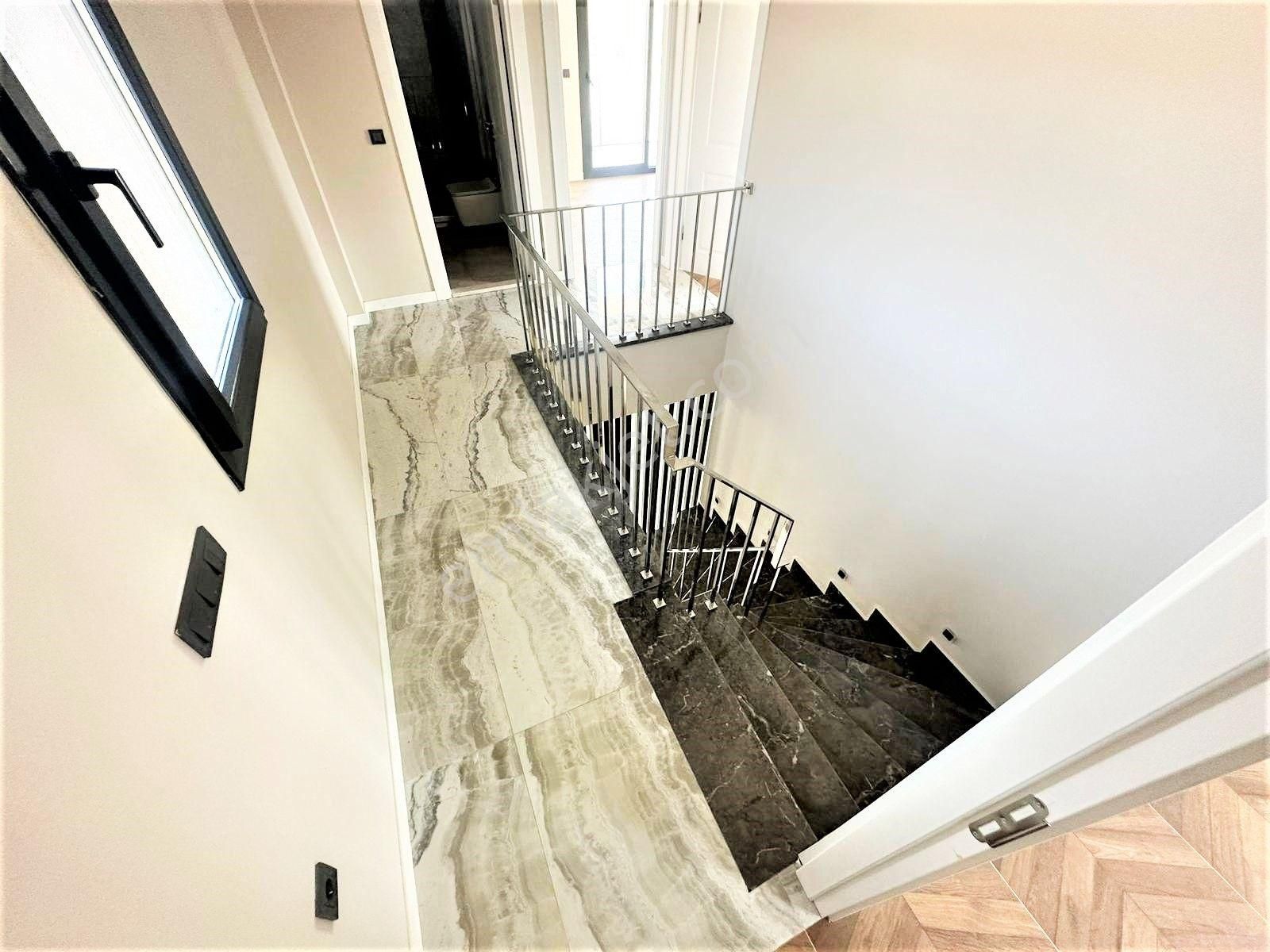 Burhaniye Pelitköy'de Aygülden Sıfır Tam Bağımsız Huzur Ve Konfora Adım Atacağınız Satılık 4+1 Villa - Görsel 24