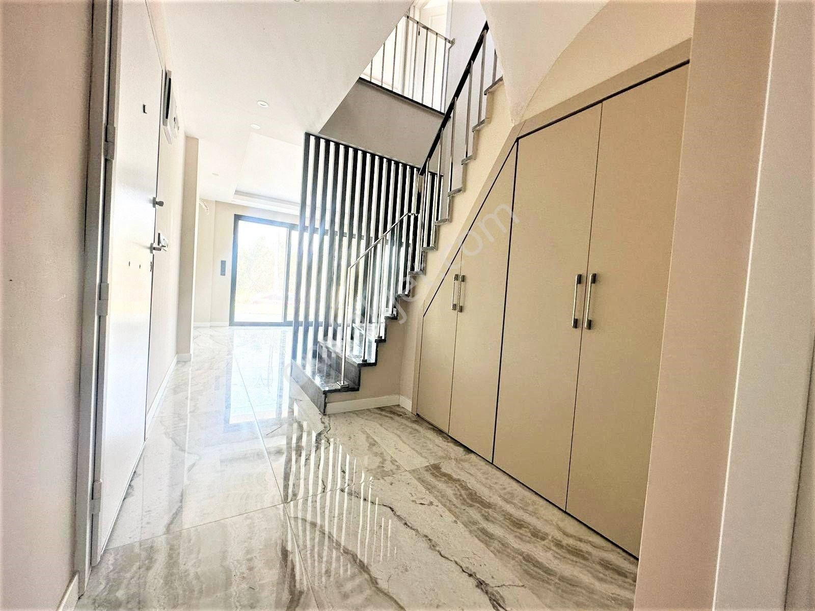 Burhaniye Pelitköy'de Aygülden Sıfır Tam Bağımsız Huzur Ve Konfora Adım Atacağınız Satılık 4+1 Villa - Görsel 33