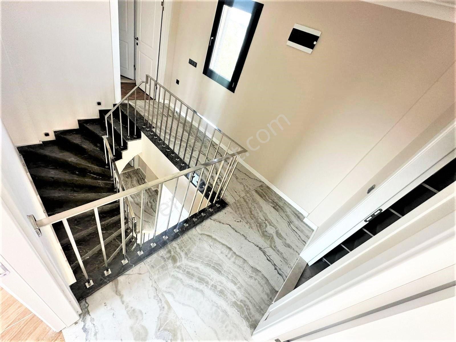 Burhaniye Pelitköy'de Aygülden Sıfır Tam Bağımsız Huzur Ve Konfora Adım Atacağınız Satılık 4+1 Villa - Görsel 17