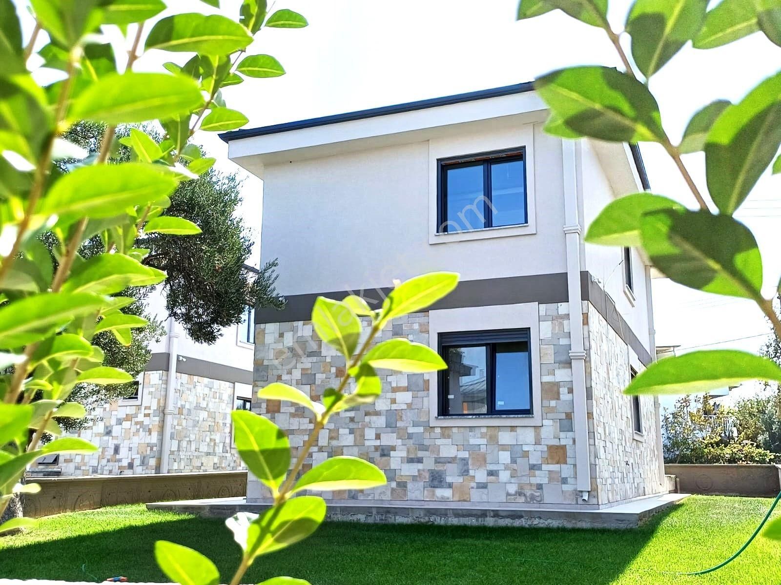 Burhaniye Pelitköy'de Aygülden Sıfır Tam Bağımsız Huzur Ve Konfora Adım Atacağınız Satılık 4+1 Villa - Görsel 35