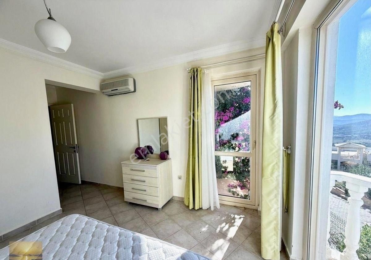 Deniz Manzaralı Satılık Daire Özel Plajlı Havuzlu Sitede Ön Sırada Düzayak En Güzel Konum - Görsel 7