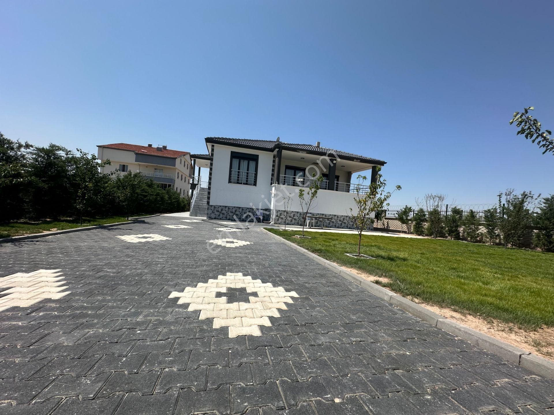 Cumhuriyet Mah.toki Girişinde Tek Kat 768m2 Villa Komple Eşyalı - Görsel 2