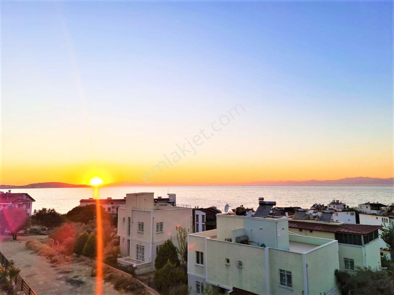 Aygül'den Pelitköy'de Akşam Güneşine Doyamayacağınız Deniz Manzaralı Sıfır Site İçi 4+1satılık Villa