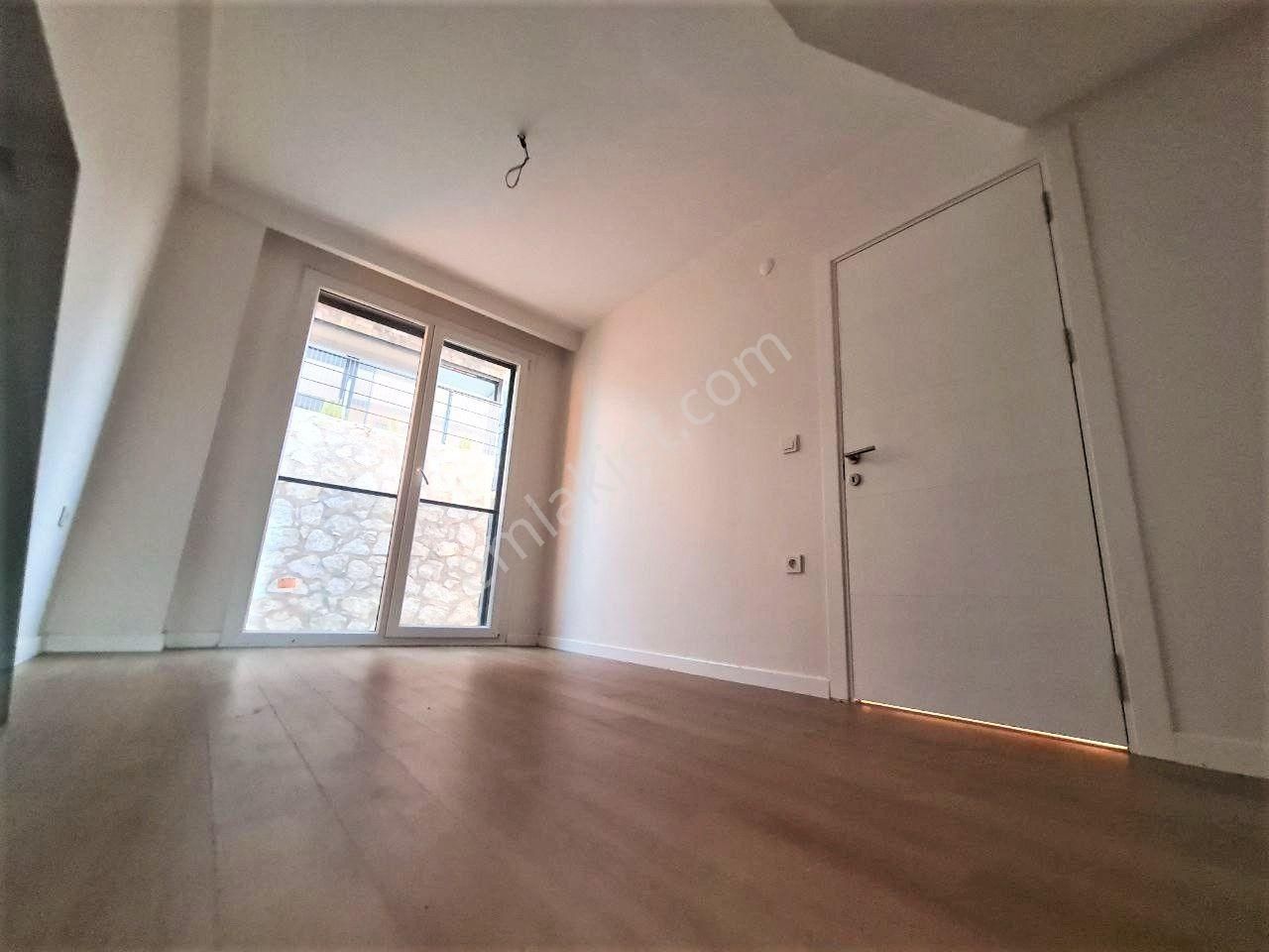 Aygül'den Pelitköy'de Akşam Güneşine Doyamayacağınız Deniz Manzaralı Sıfır Site İçi 4+1satılık Villa - Görsel 10