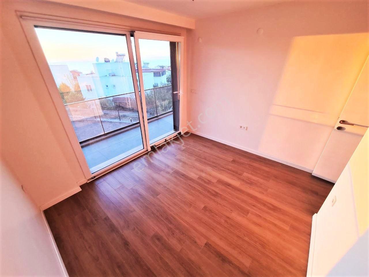 Aygül'den Pelitköy'de Akşam Güneşine Doyamayacağınız Deniz Manzaralı Sıfır Site İçi 4+1satılık Villa - Görsel 17