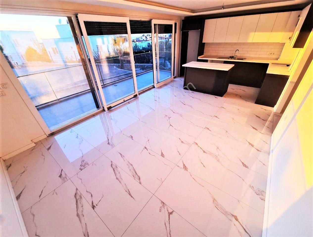 Aygül'den Pelitköy'de Akşam Güneşine Doyamayacağınız Deniz Manzaralı Sıfır Site İçi 4+1satılık Villa - Görsel 3