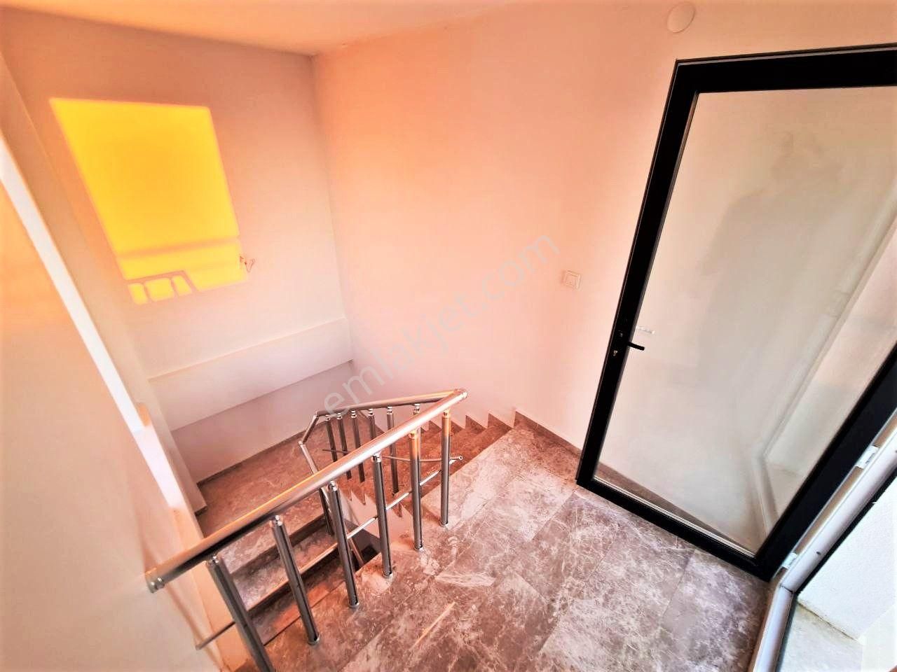 Aygül'den Pelitköy'de Akşam Güneşine Doyamayacağınız Deniz Manzaralı Sıfır Site İçi 4+1satılık Villa - Görsel 27