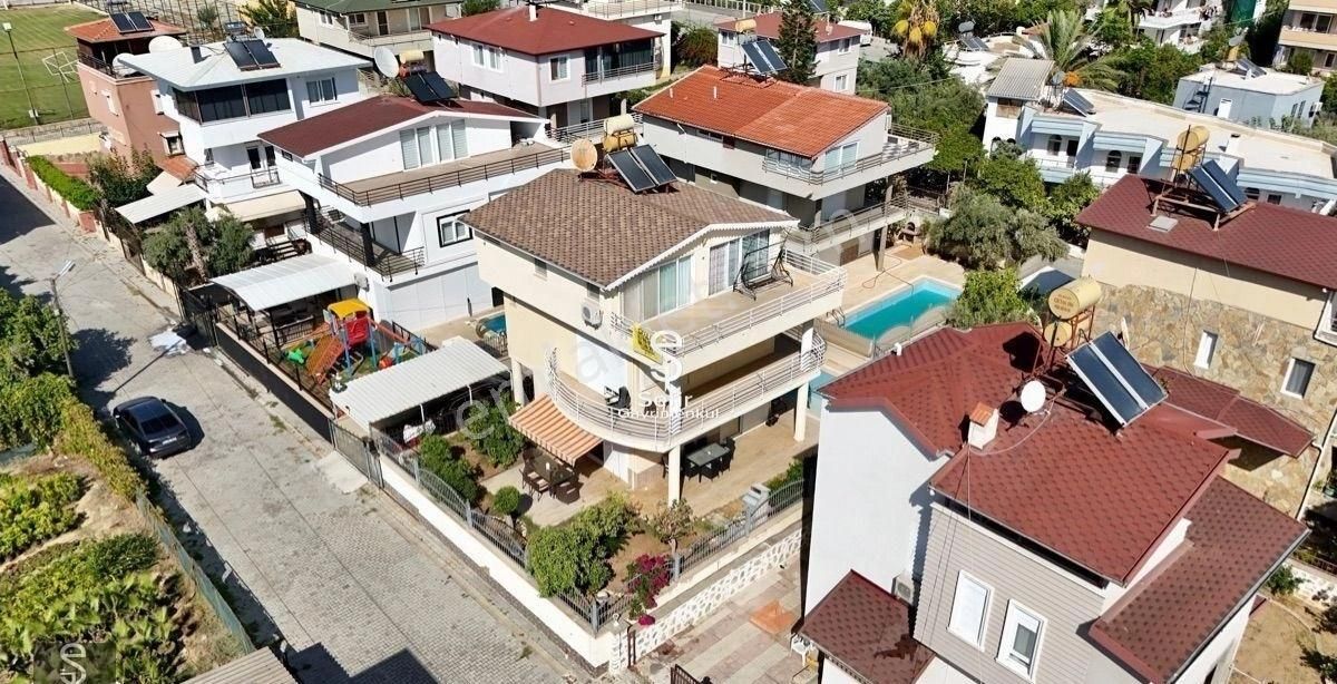 Alanya Konaklı'da Satılık Müstakil 4+1 Eşyalı Havuzlu Villa