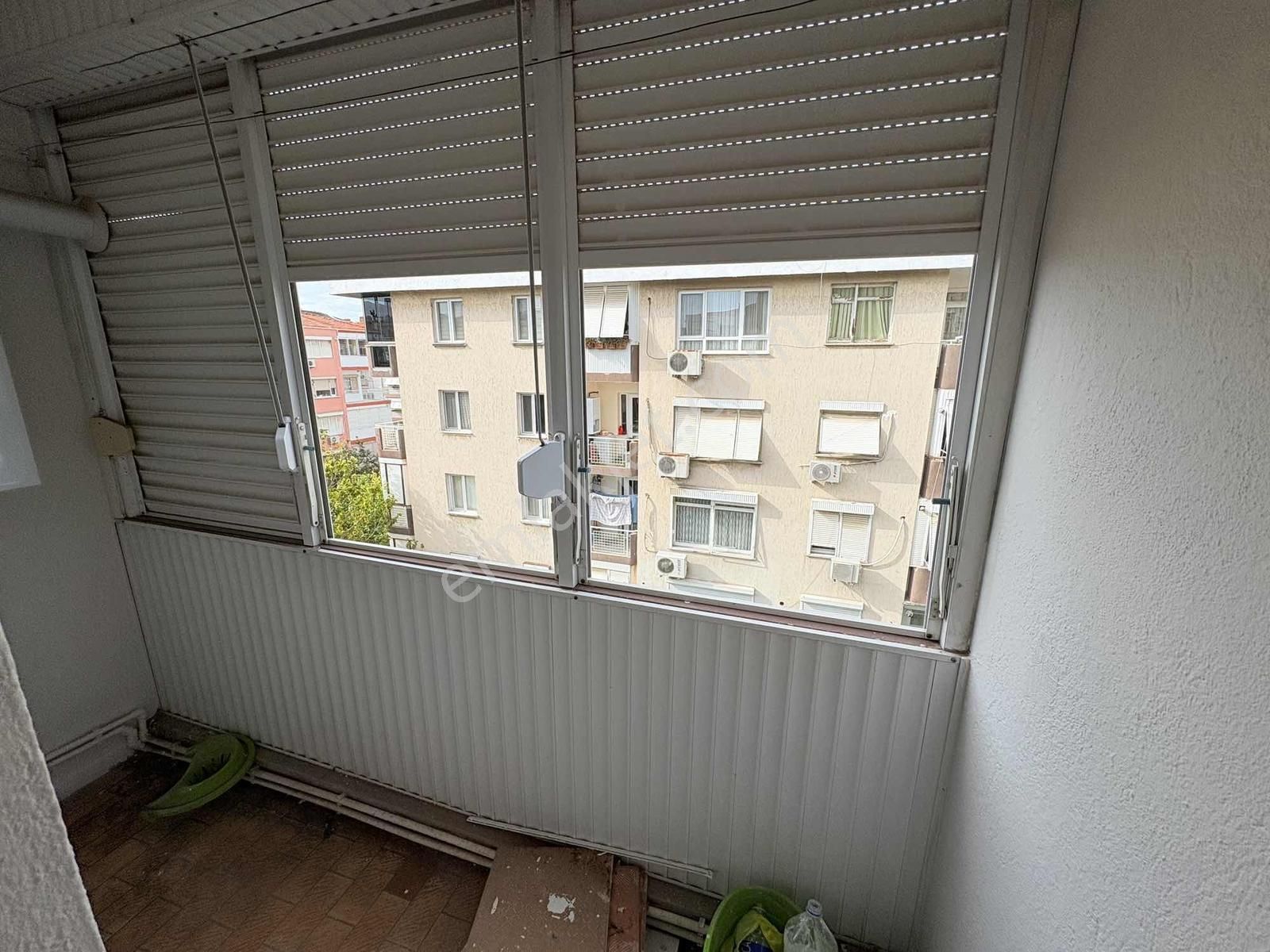 Bostanlı Merkezi Konumda Yeni Tadilatlı Kiralık 3+1 Daire - Görsel 7