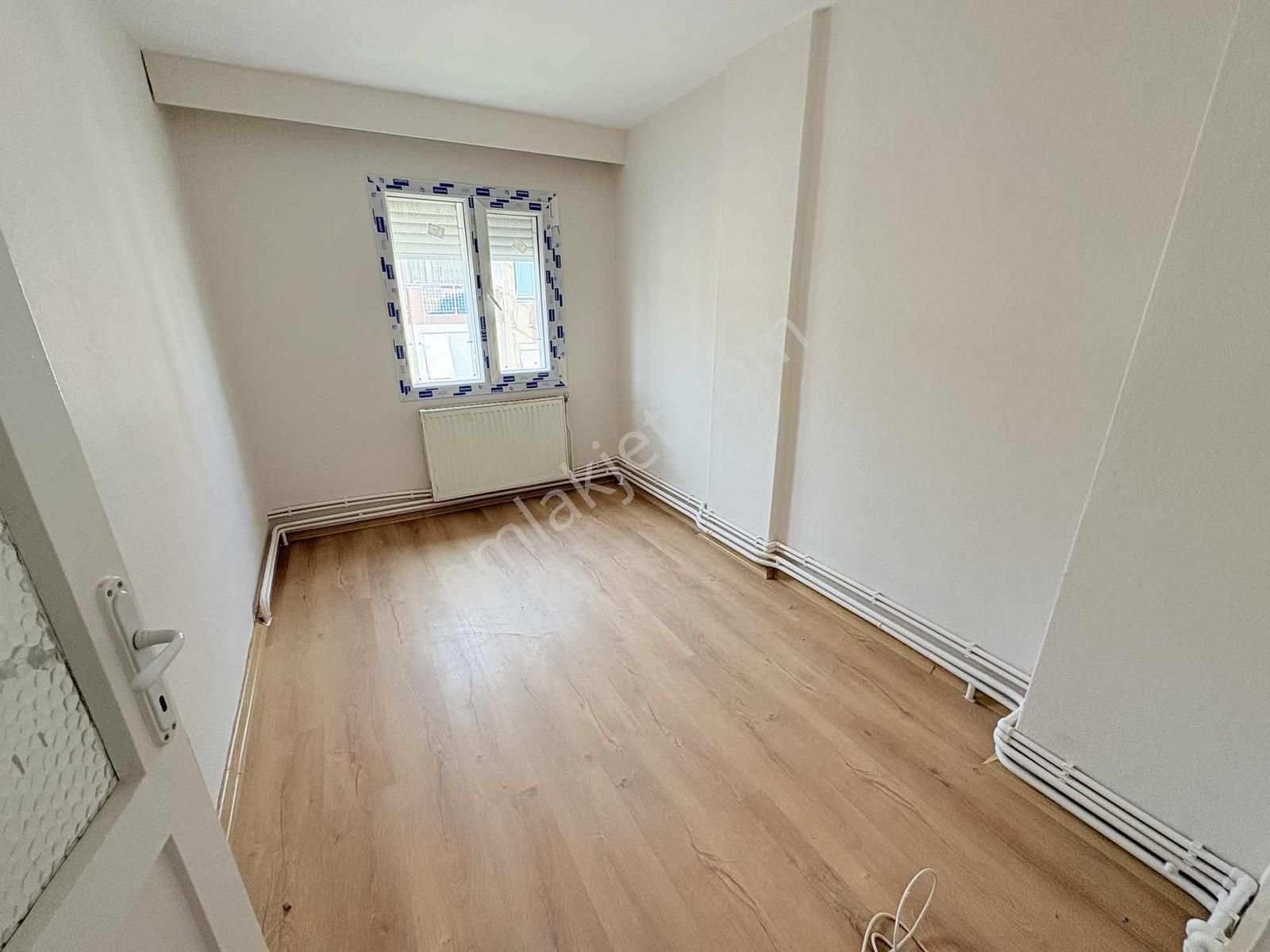 Bostanlı Merkezi Konumda Yeni Tadilatlı Kiralık 3+1 Daire - Görsel 4