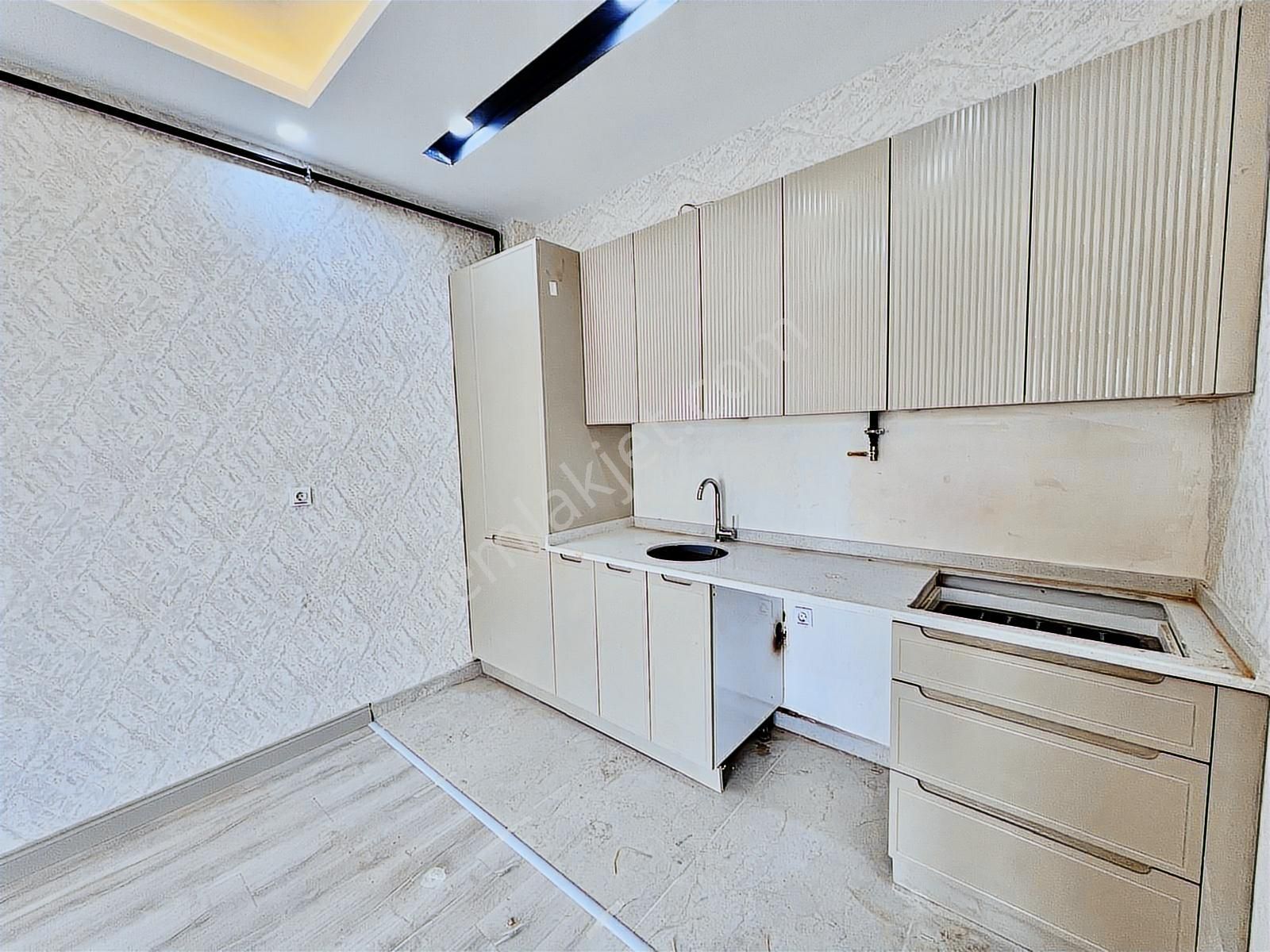 Acl Emlak'dan Karaköprü Seyrantepe'de 1+1 Satılık Lüks Daire - Görsel 6