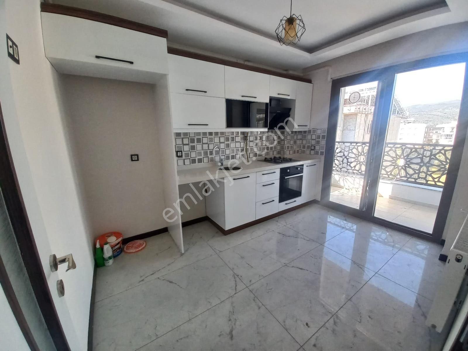 Bergama Fatih Mah Doğa Koleji Mevki Ultra Lüks Doğalgazlı Asansörlü Kapalı Mutfak 2+1 Daire Kiralık