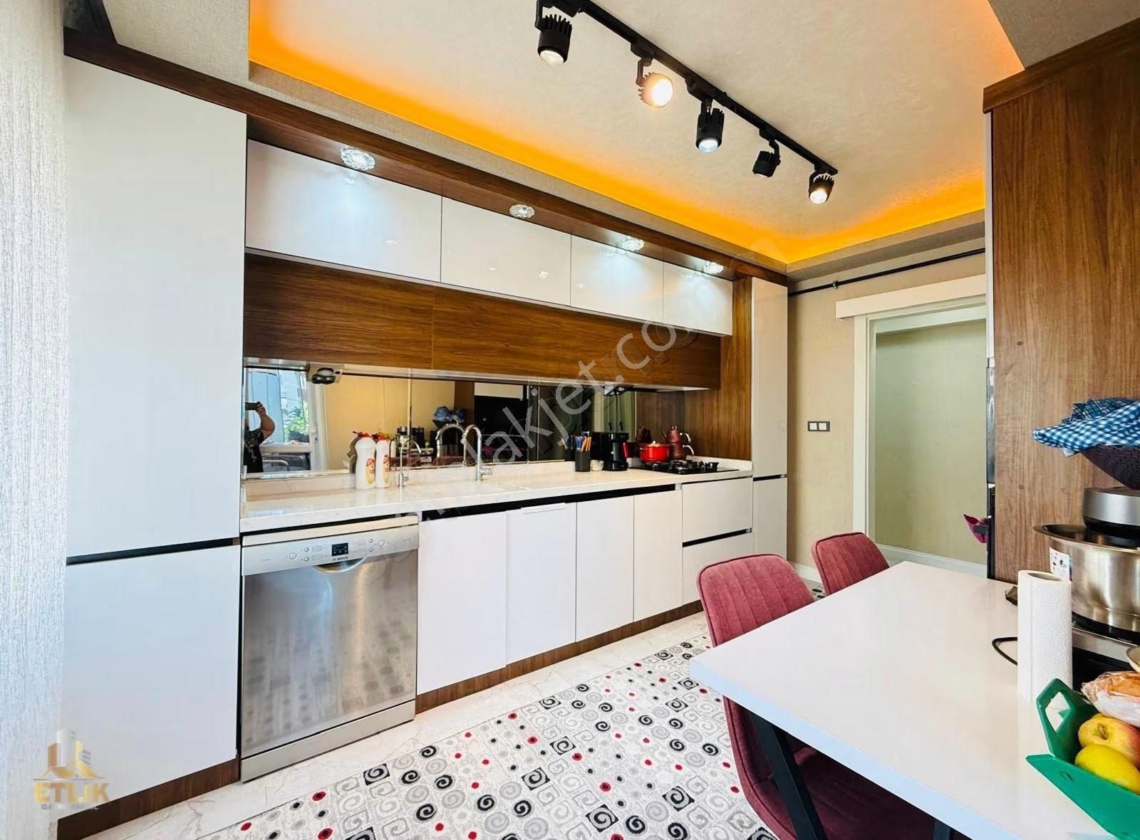 Etlik'den Şehir Has. Yanında 2.kat S.lüx E.banyo Bağımsız 3+1 !!