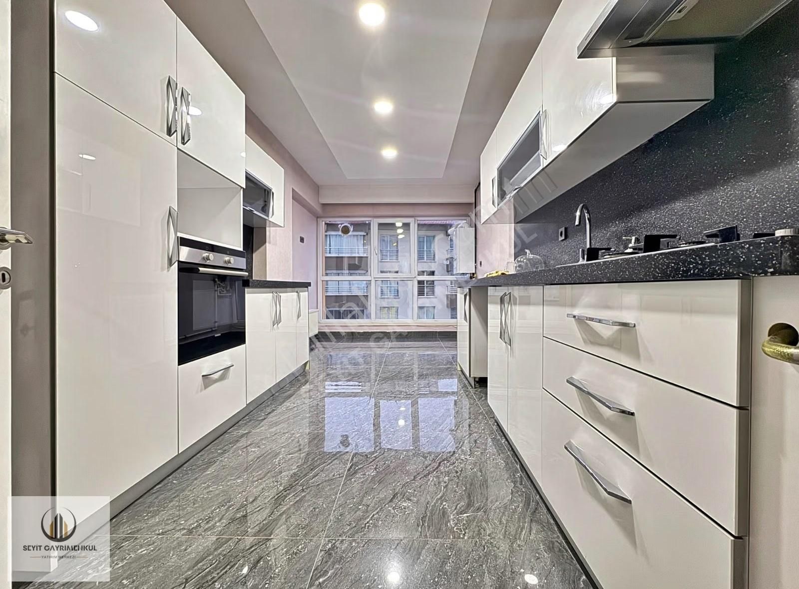 ▄seyit Gayrimenkul▄nato Yolu Cad_yakını 4.kat Konumlu Sitede 3+1