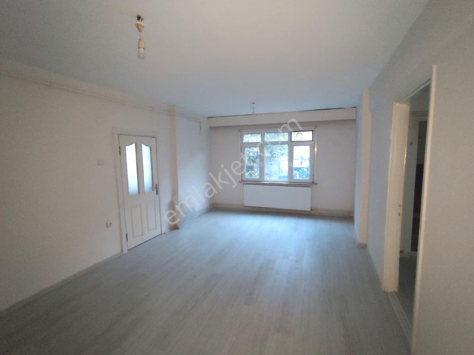 Eyüpsultan Nişanca 3+1 90 M2 1.kat Temiz Daire 22.500.-tl