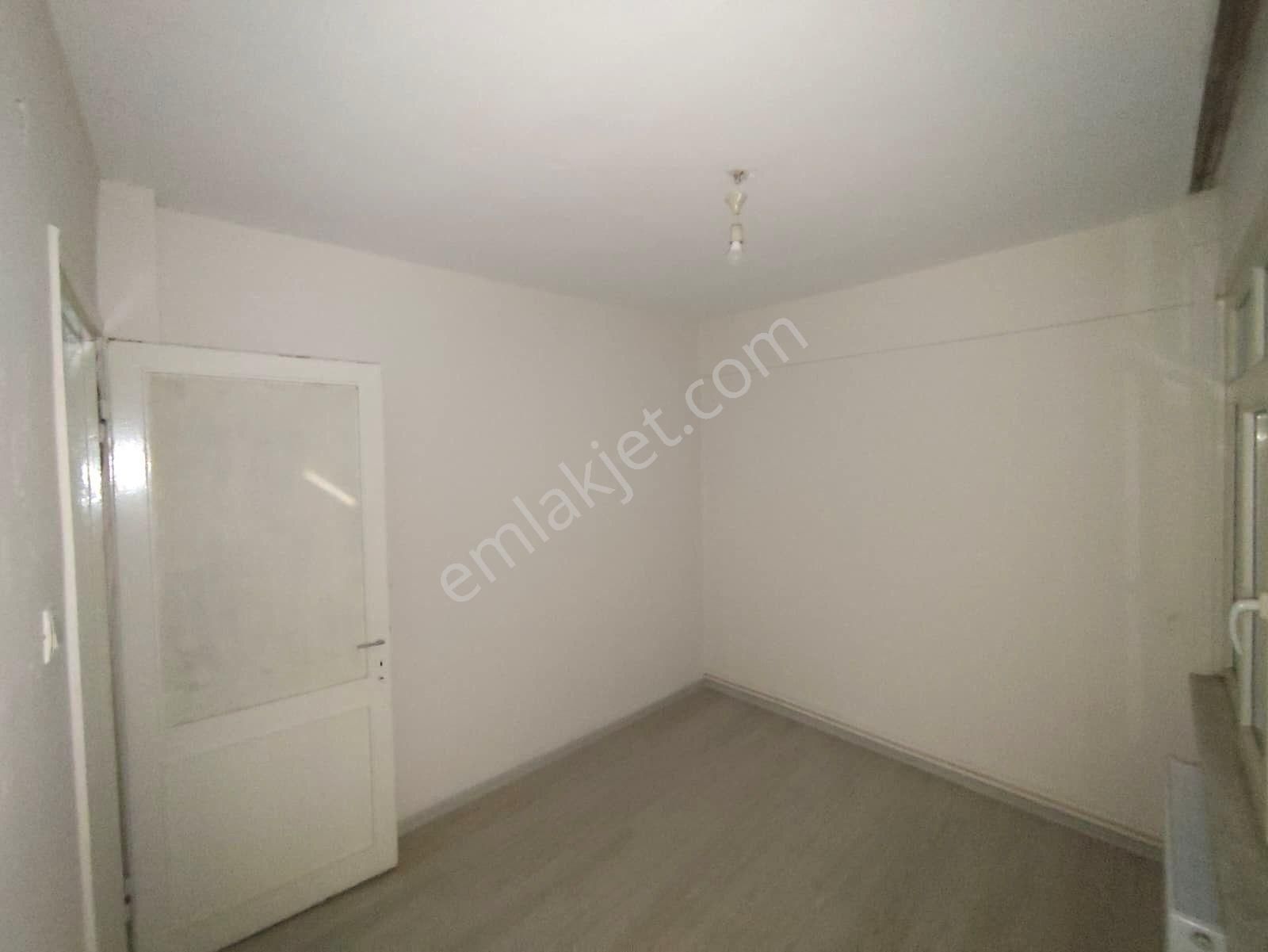 Eyüpsultan Nişanca 3+1 90 M2 1.kat Temiz Daire 22.500.-tl - Görsel 2