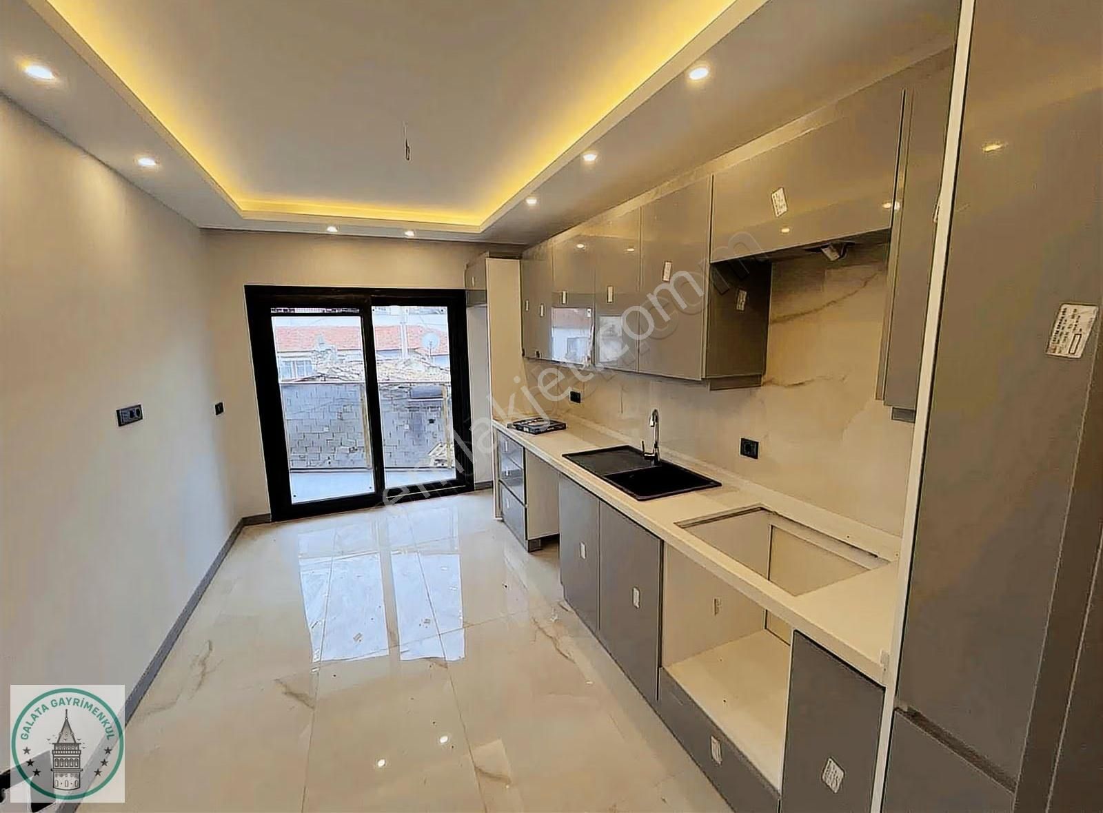 Galata'dan Çeltikçi Mah. Satılık 2+1 Ayrı Mutfak Lüks Daire - Görsel 6