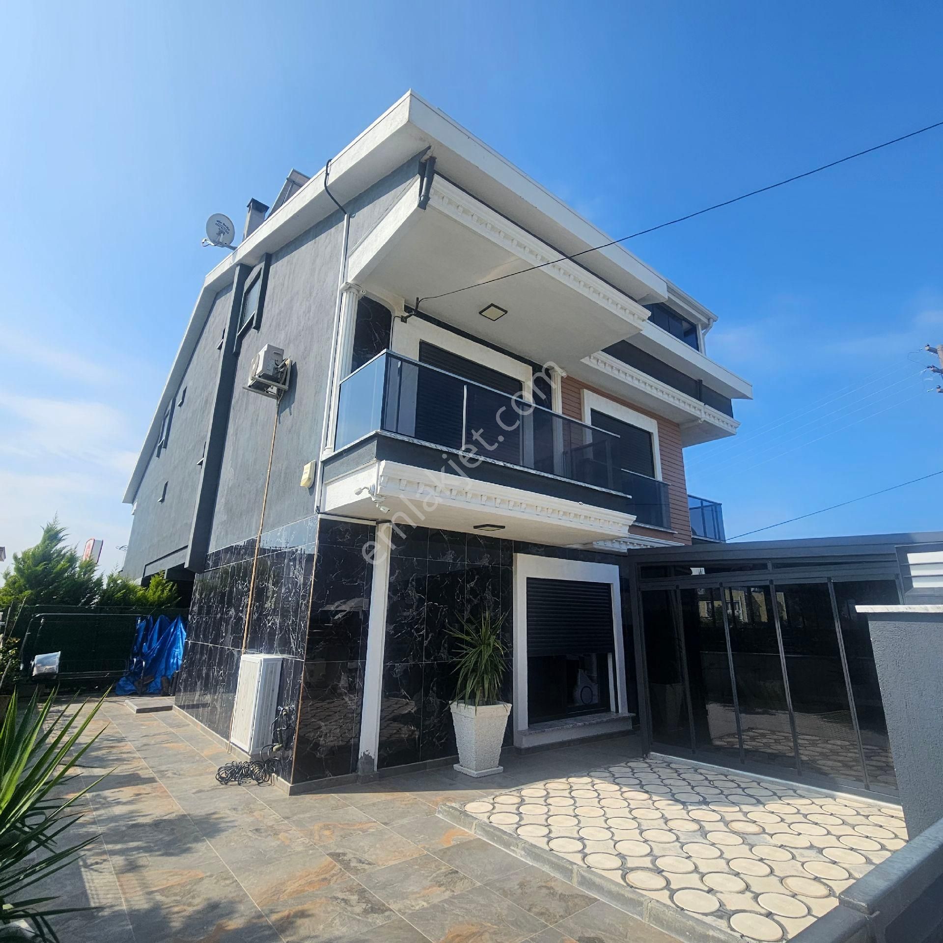 Didim'de Kendi Elektriğini Üreten Havuzlu