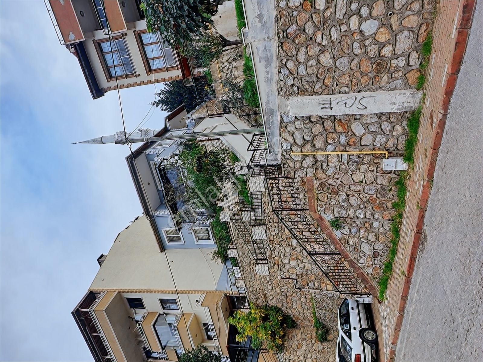 Tarcanlardan İzmit Radarda Deniz Manzaralı Satılık Müstakil Bina