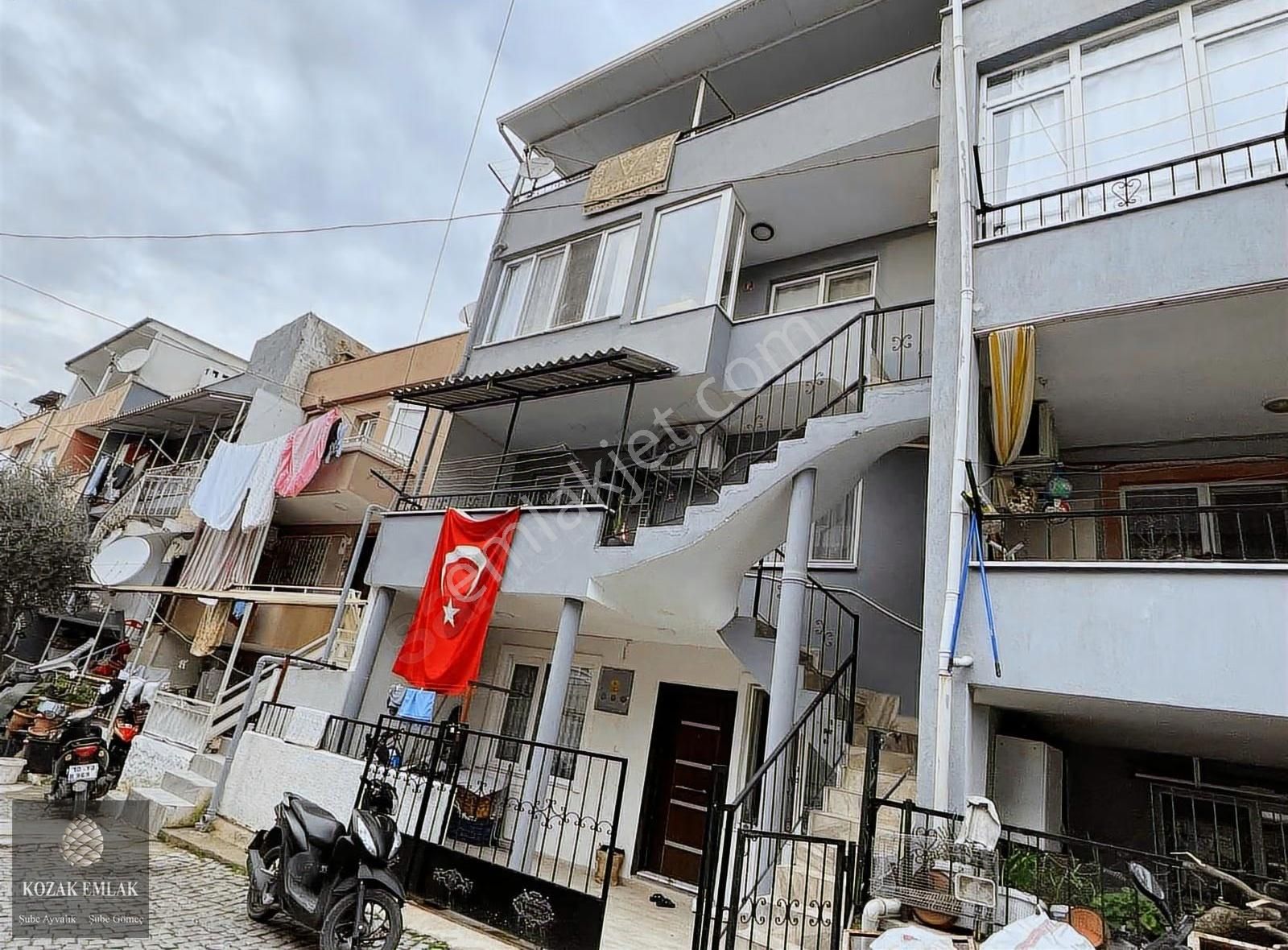 Ayvalıkta Satılık 3 Daire Bulunan Komple Bina - Görsel 4