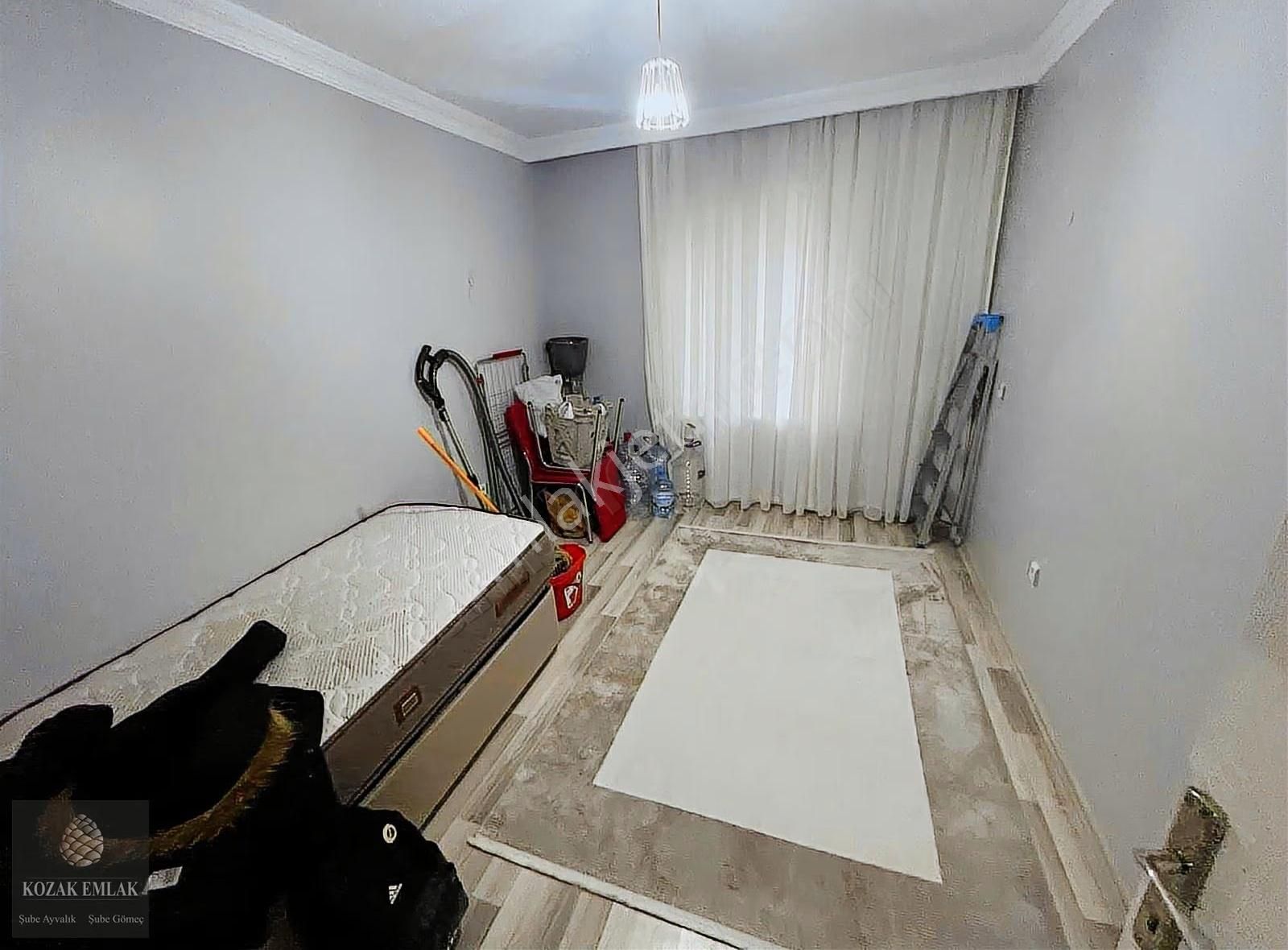 Ayvalıkta Satılık 3 Daire Bulunan Komple Bina - Görsel 16