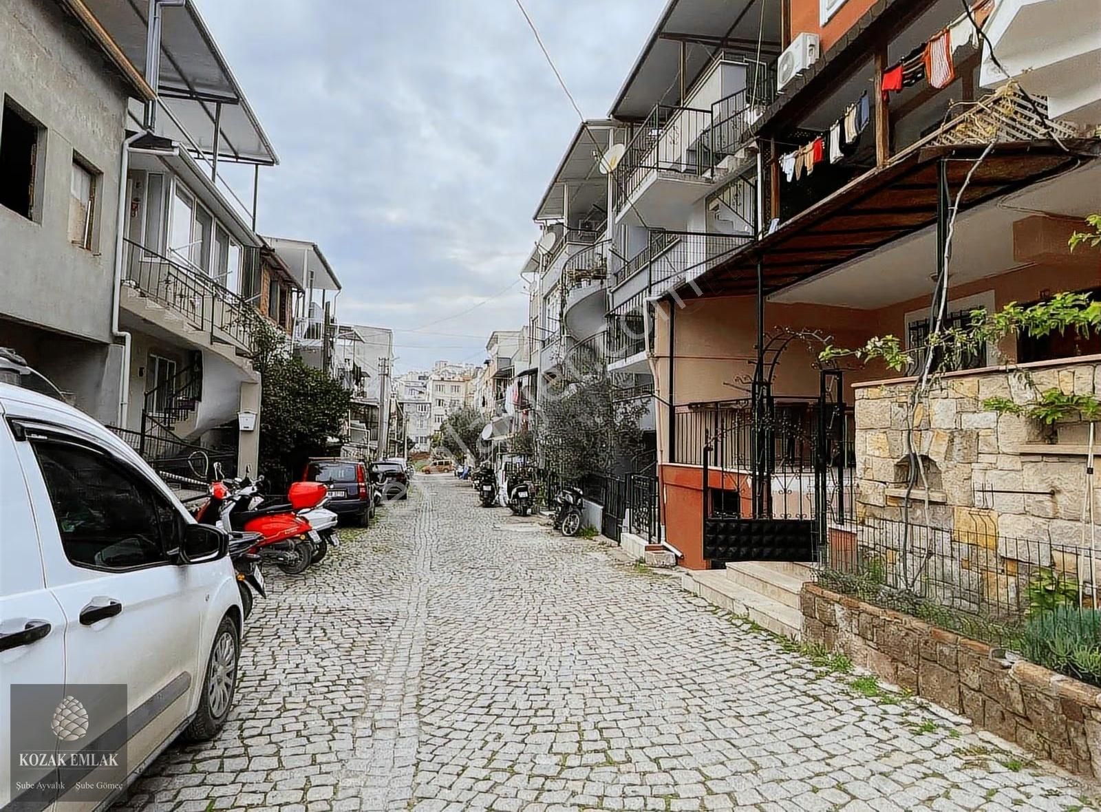 Ayvalıkta Satılık 3 Daire Bulunan Komple Bina - Görsel 2