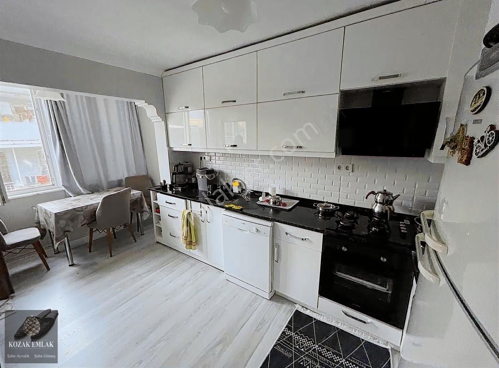 Ayvalıkta Satılık 3 Daire Bulunan Komple Bina - Görsel 14