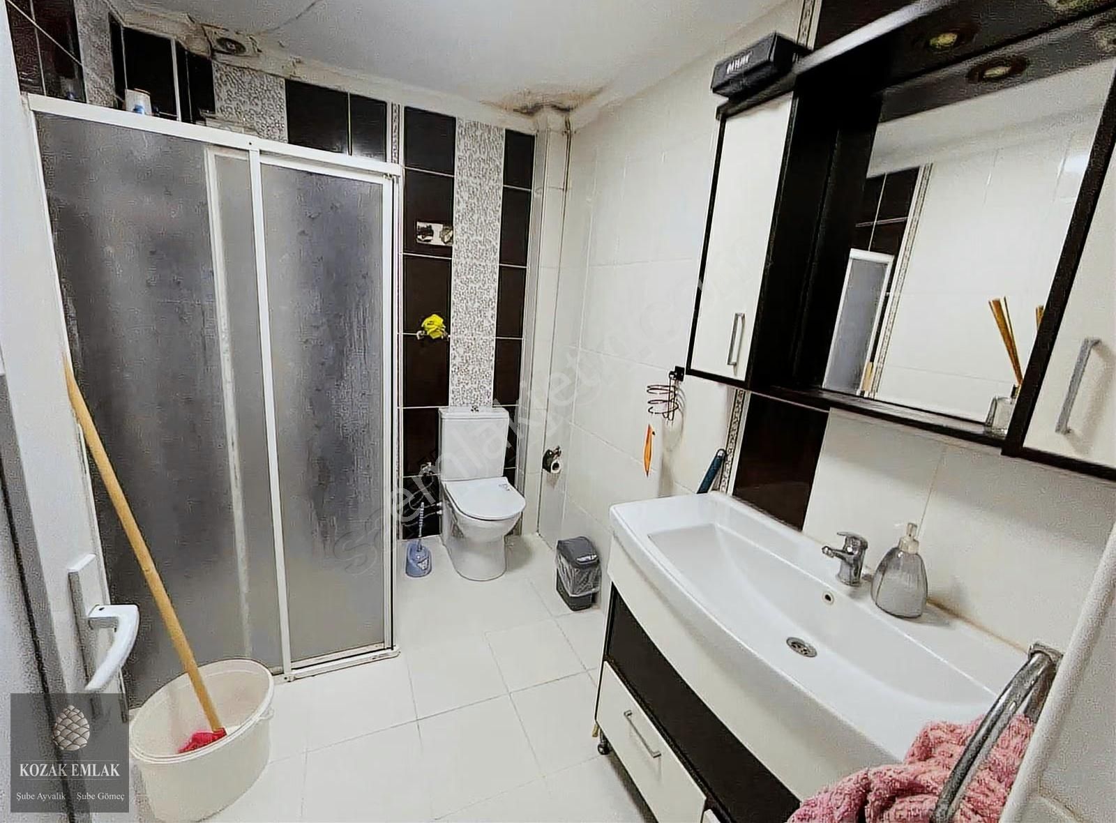 Ayvalıkta Satılık 3 Daire Bulunan Komple Bina - Görsel 29