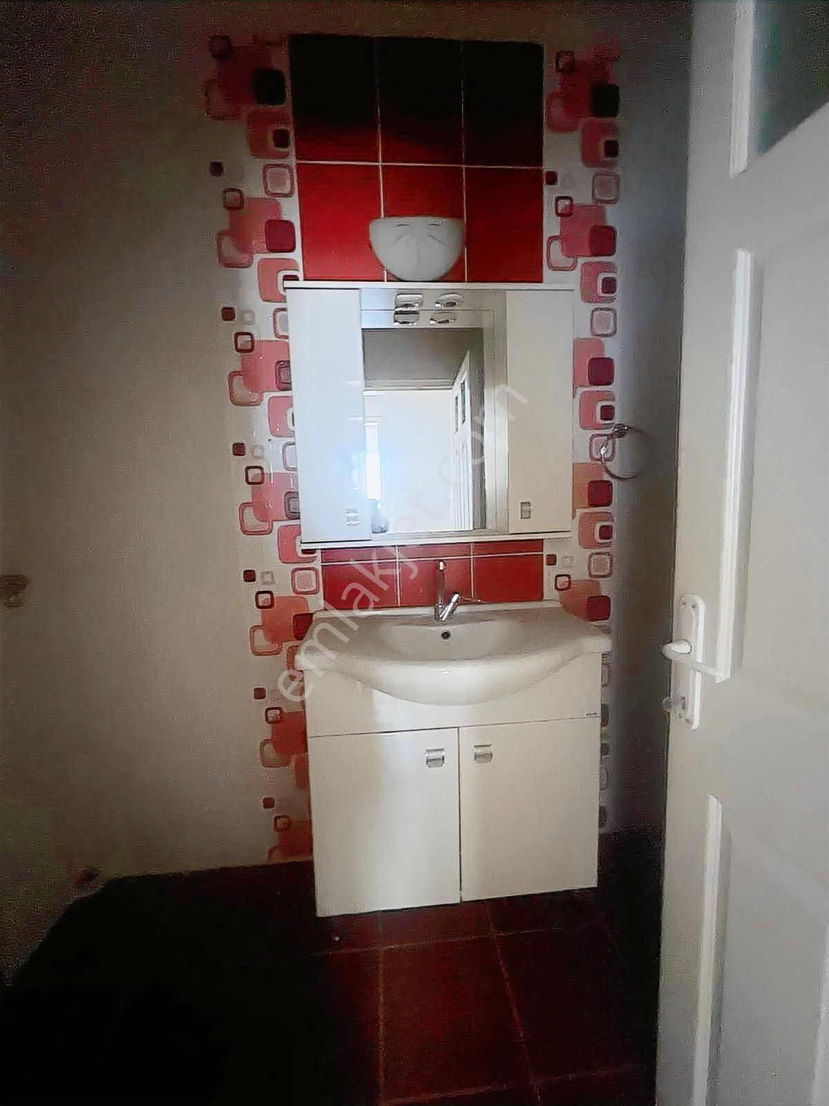 Karanfil Mahallesinde Doğalgazlı Panjurlu 3+1 Kiralık Daire - Görsel 2