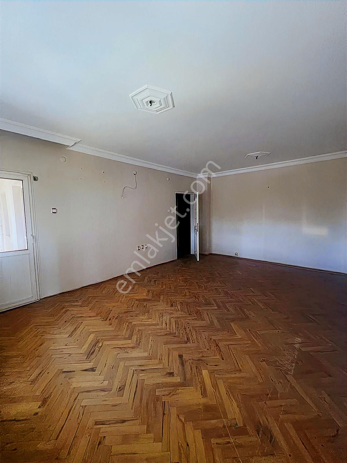 Karanfil Mahallesinde Doğalgazlı Panjurlu 3+1 Kiralık Daire - Görsel 4