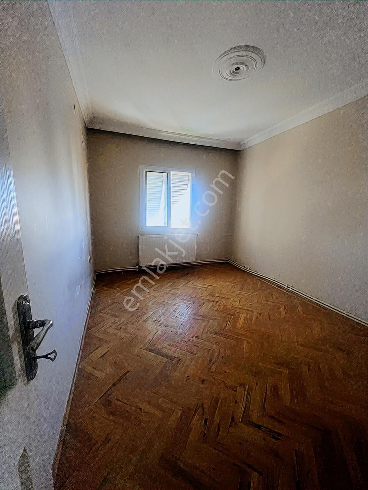 Karanfil Mahallesinde Doğalgazlı Panjurlu 3+1 Kiralık Daire - Görsel 16