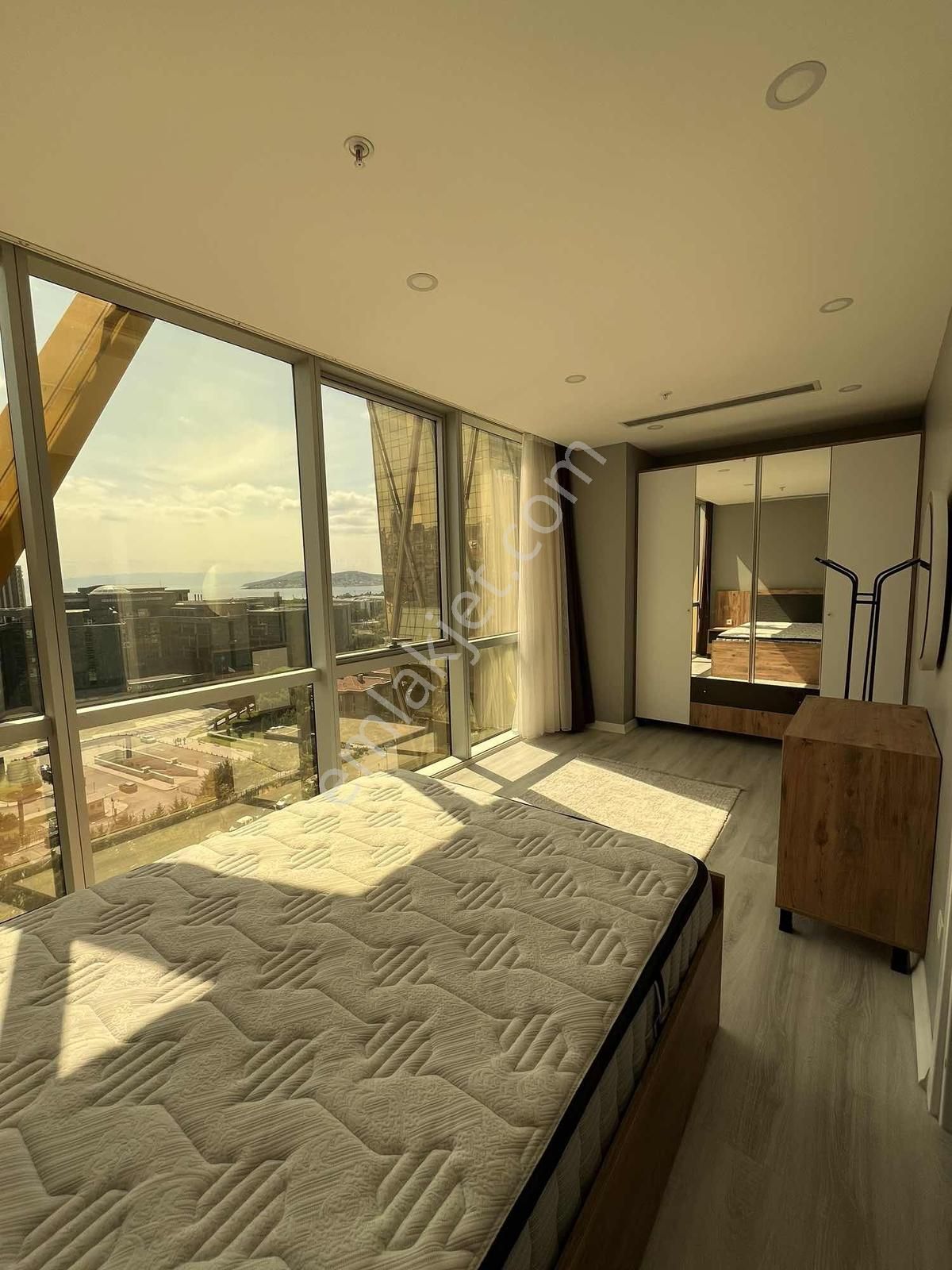 Vazo Kule Deniz Manzaralı 5 Yıldızlı Otel Konforunda - Görsel 13