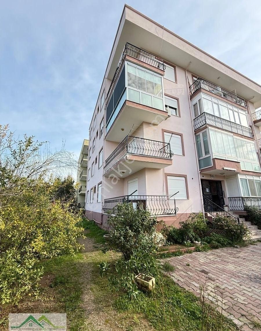 Seferihisar Ürkmez Merkez’de Satılık 2 + 1 80m2 Masrafsız Daire