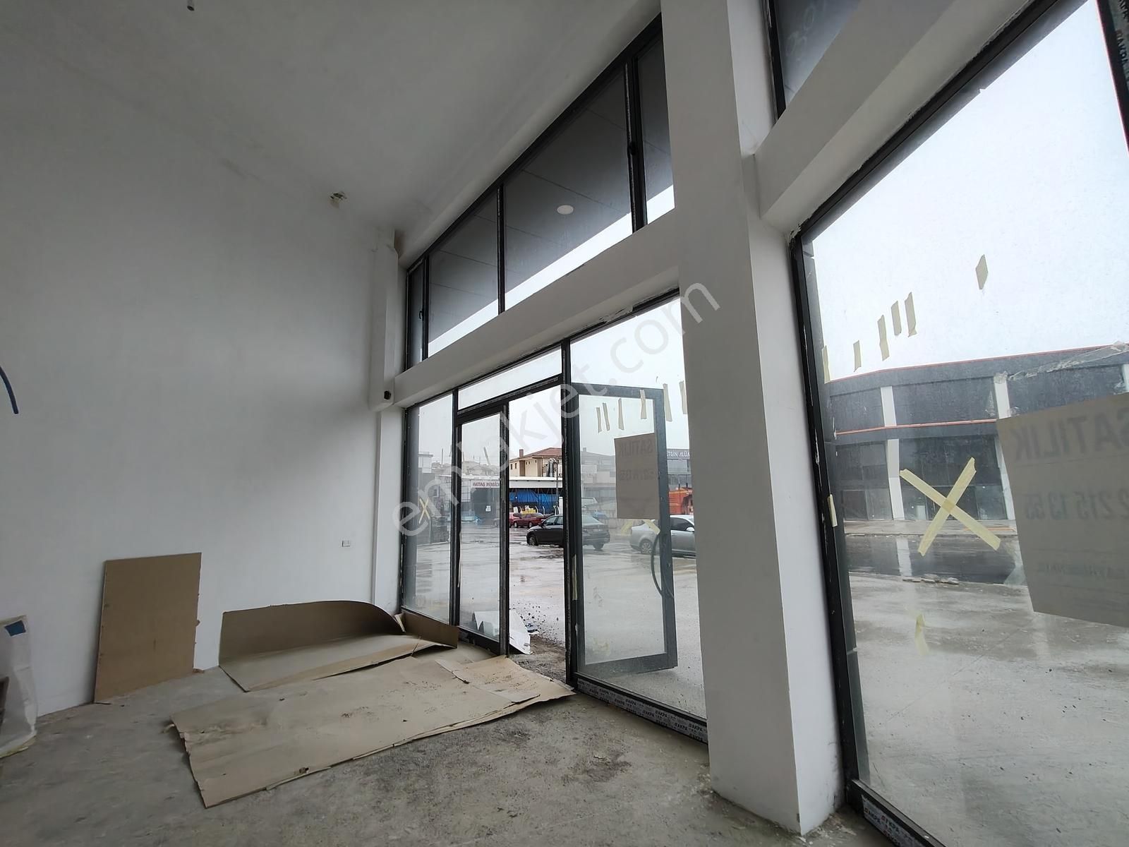 Sincan Sanayi'de,40m2+ön Cephe 160m2,sıfır,iskanlı,9 Mt Cephe,wc - Görsel 2