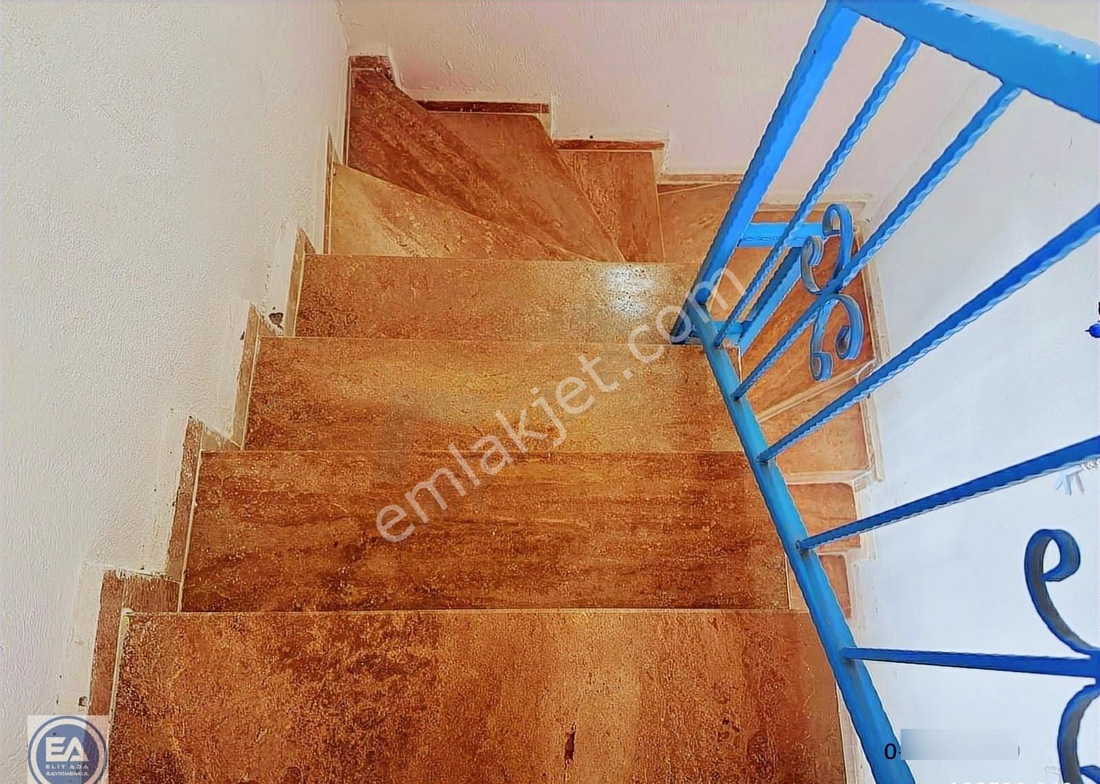 Kuşadası'nda Acil Satılık Büyük Bahçeli Yazlık - Görsel 16